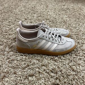 adidas handball spezial shoes in light grey men’s 7.5/ womens 9!